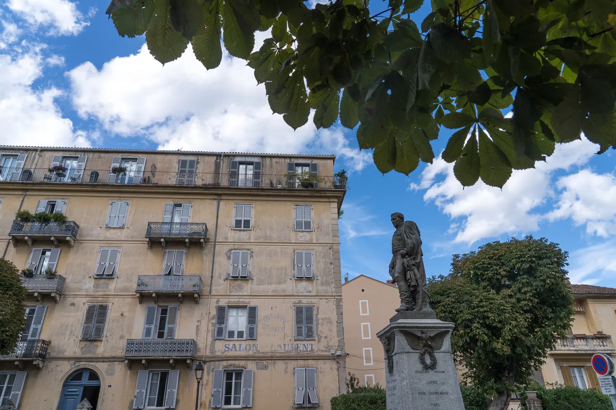 El cours Paoli y el centro