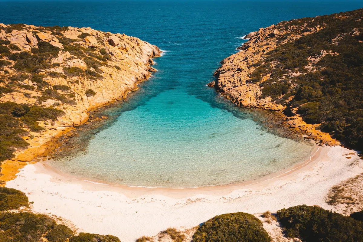 La playa de Rondinara