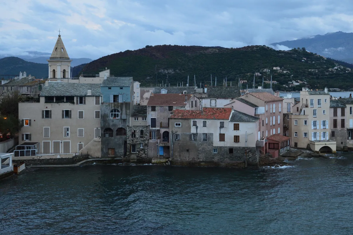 El casco antiguo y el puerto