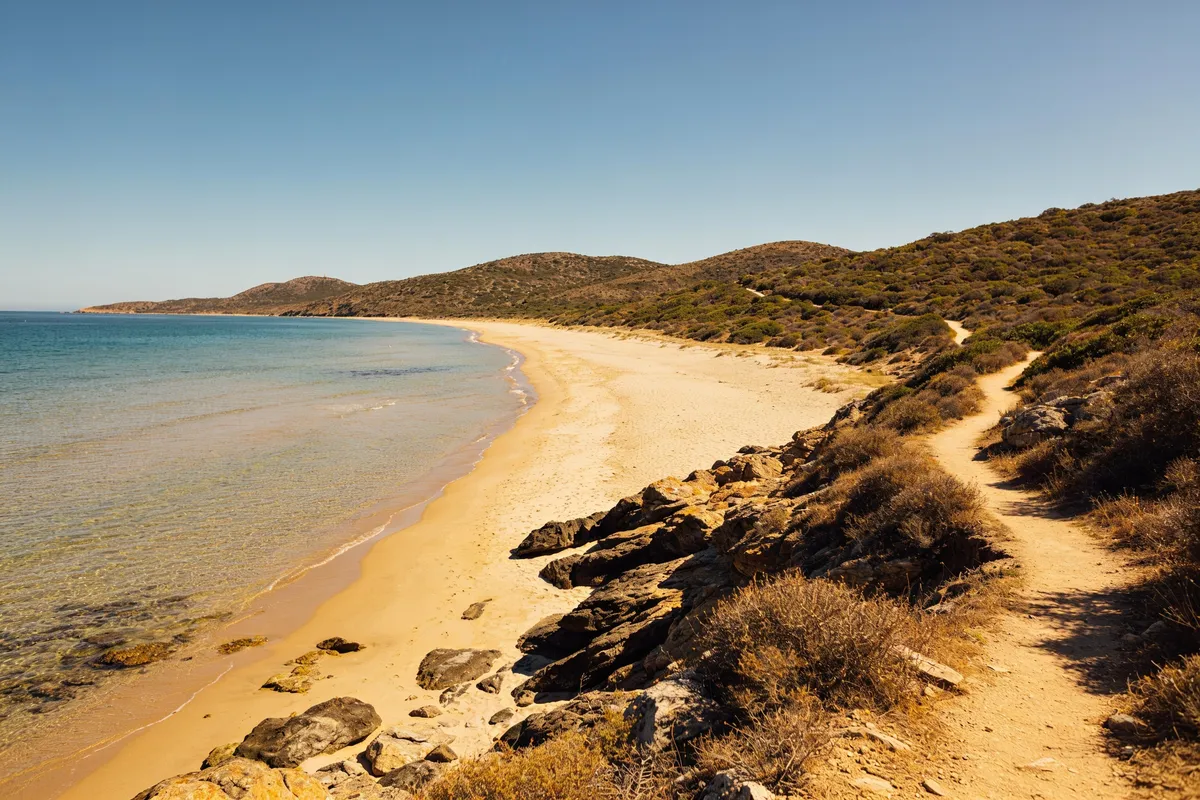 La playa de la Roya