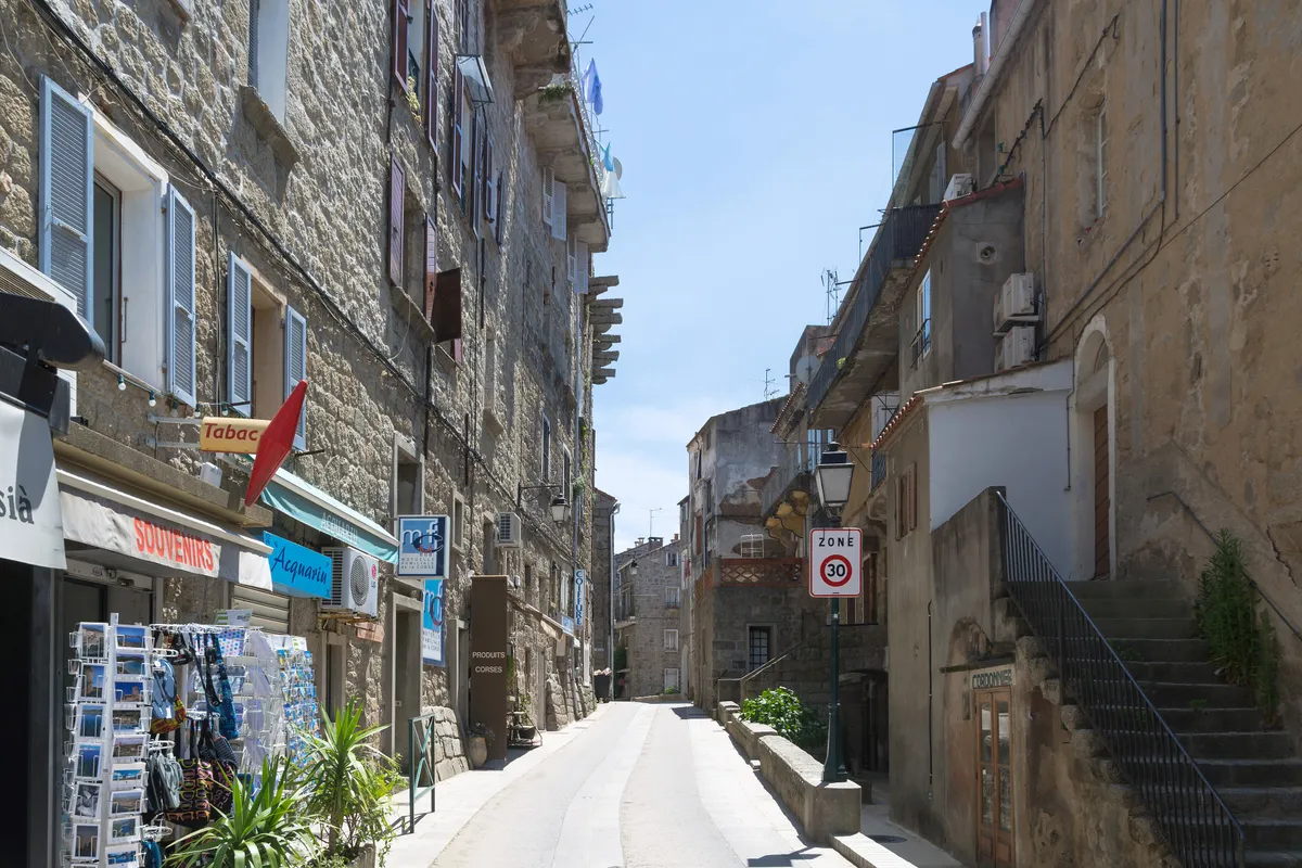 El casco antiguo, Pitraghju y Manighedda