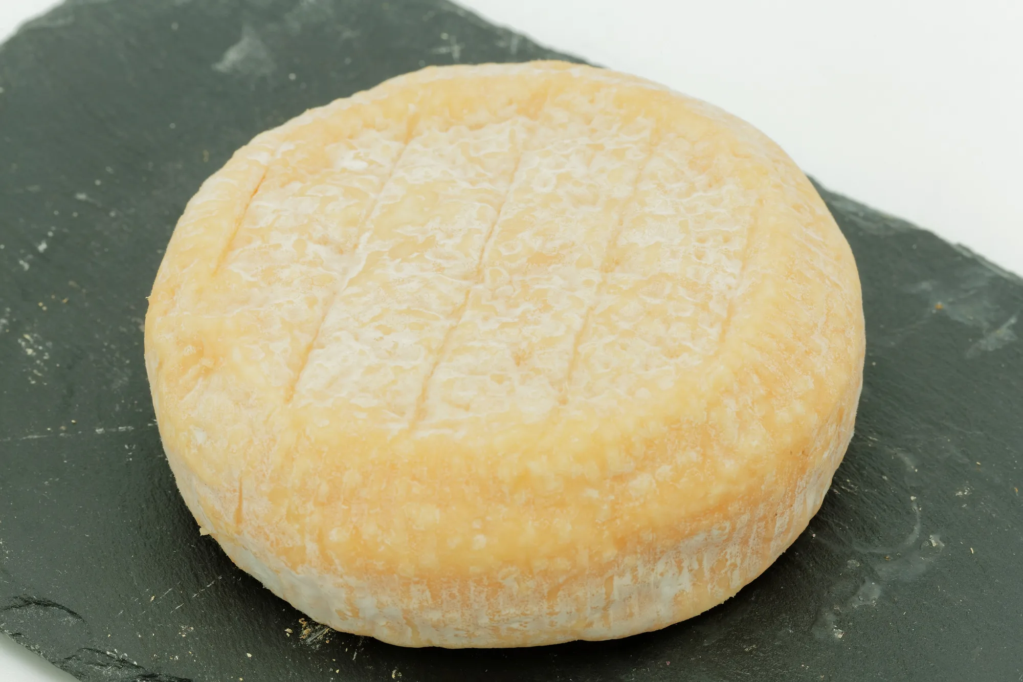 Un sapore, fromage corse au lait de vache cru, posé sur une ardoise