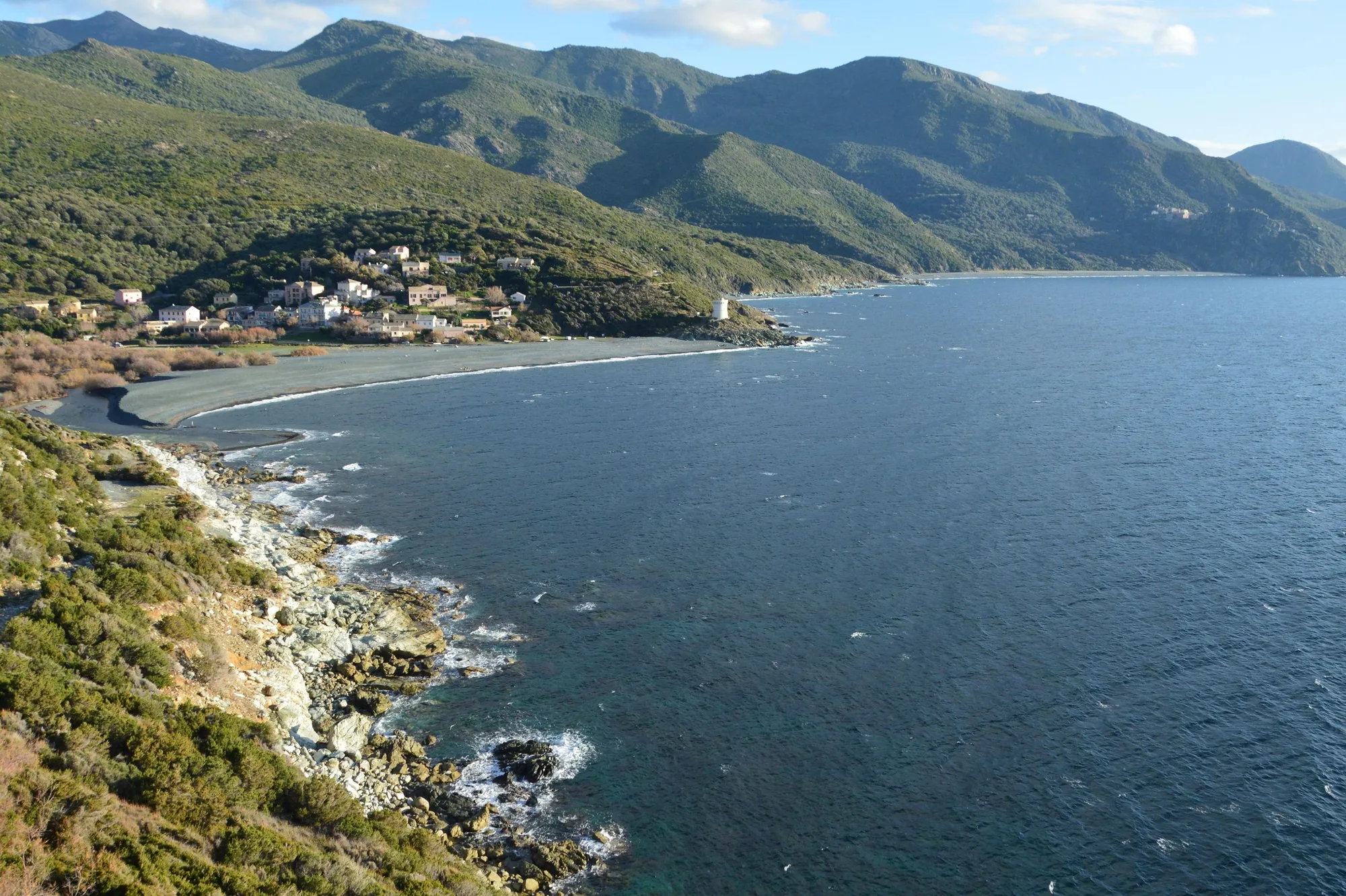 La côte du Cap Corse à Ogliastro, entre montagne et mer